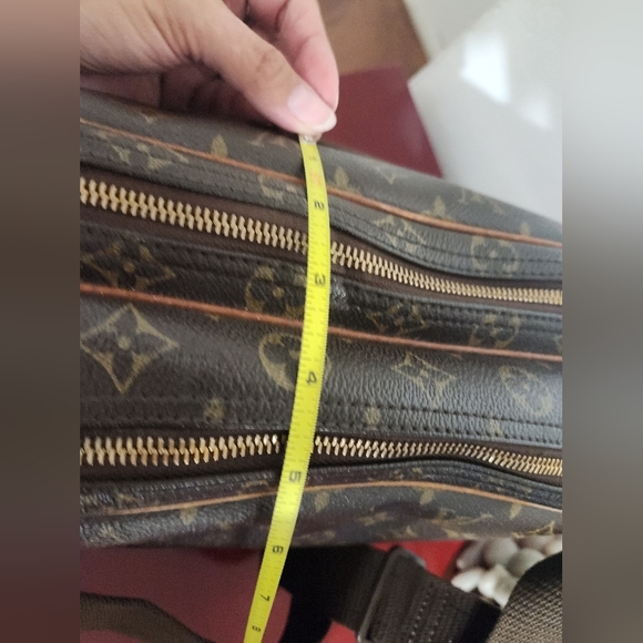 Louis Vuitton Reporter GM Monogram Canvas Messenger Bag - Picture 9 of 15